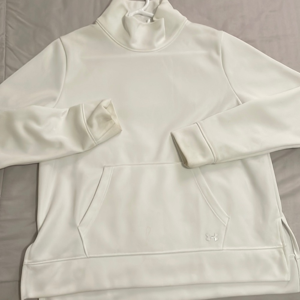 White under armour pullover
